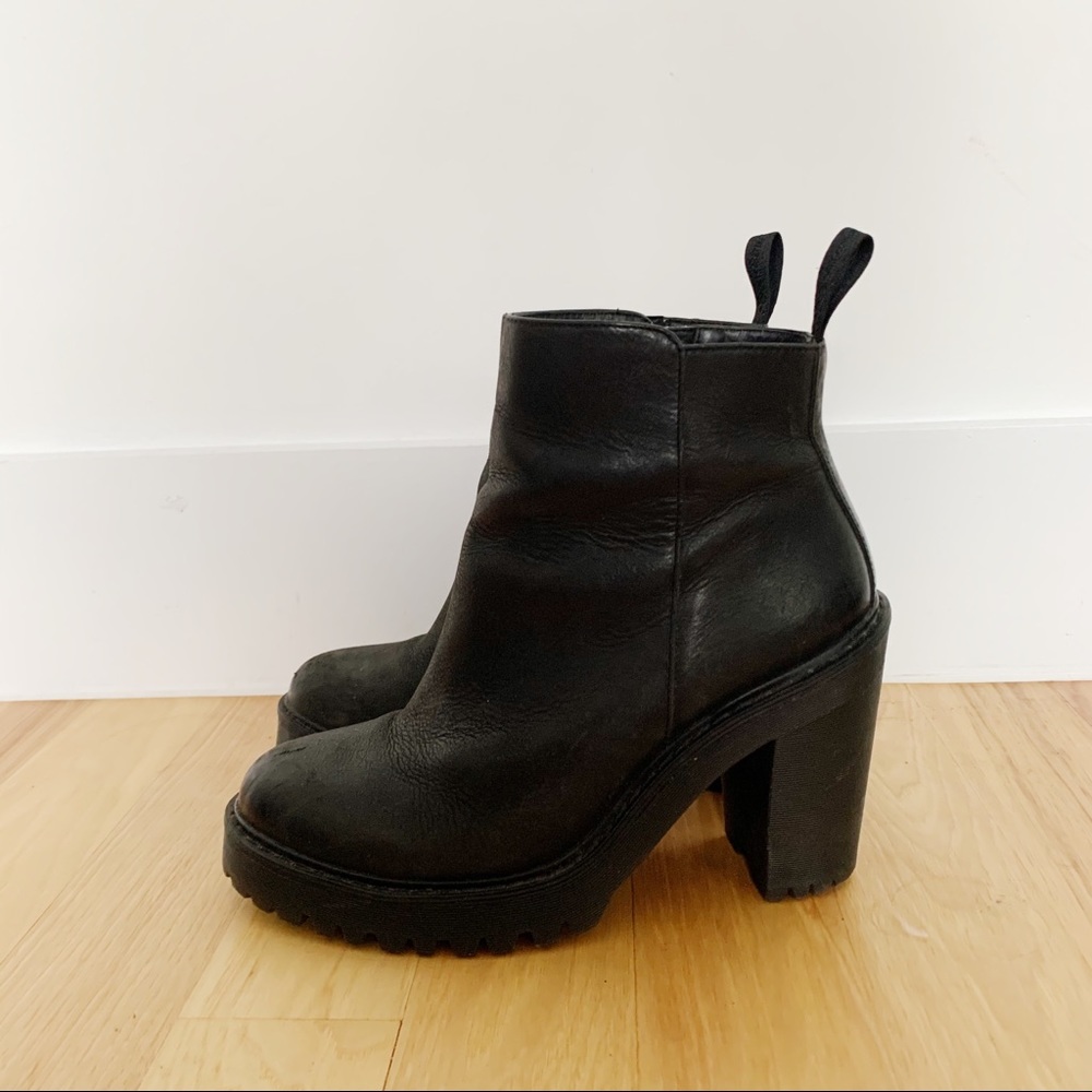 Magdalena Women’s Leather Heeled Chelsea Boots - Picture 5 of 6